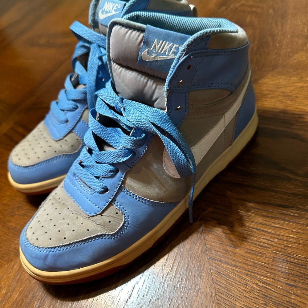 Vintage Nike Big Nike High Basketball Shoes - Picture 5 of 7